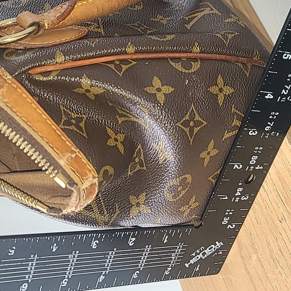 Louis Vuitton Brown Monogram Shoulder Bag - Picture 14 of 15